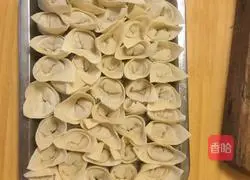 Illustration of how to make fresh meat and fungus wontons 13