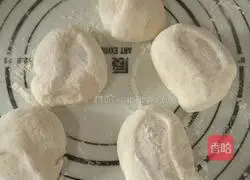 Illustration of how to make steamed buns with soy sauce 5