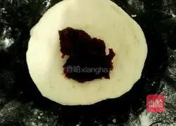 Illustration of how to make bean paste steamed buns 10