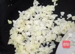 Illustration of how to make sesame raisin seafood fried rice 6