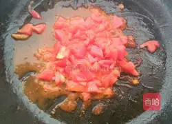 Illustration of how to make tomato and egg fried rice 8