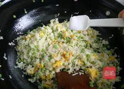 Cowpeas Illustration of how to make egg fried rice 5