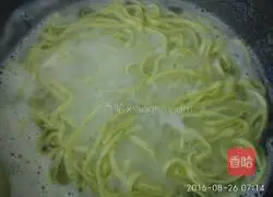 Illustration of how to make fried beans and noodles 7