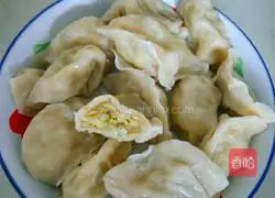 Illustration of how to make cabbage, vermicelli and egg dumplings 7