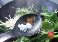 Illustration of how to make butterfly fried noodles 9