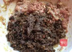 Illustration of how to make mutton and mushroom stuffed buns 9