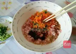 Illustration of how to make cabbage and pork dumplings 4