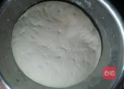 Illustration of how to make big meat buns 4