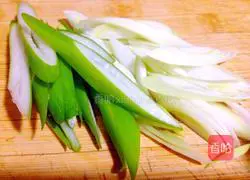 Illustration of how to make egg fried rice 2