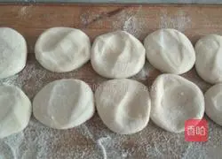 Illustration of how to make fennel and pork dumplings 12