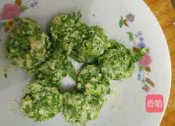 Illustration of how to make crispy celery cake 5