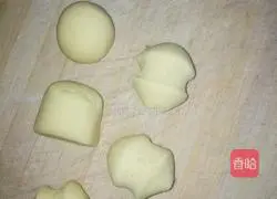 Illustration of how to make corn buns 7