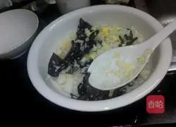 Illustration of how to make fried rice with cooked wood ears and eggs 10