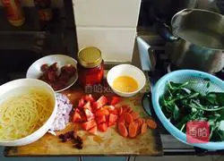 Illustration of how to make sausage fried noodles 4