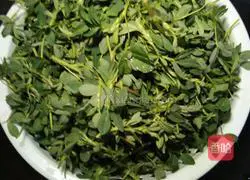 Illustration of how to make alfalfa and pork dumplings 2