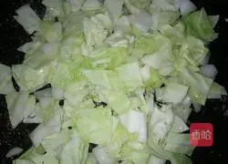 Illustration of how to make fried cabbage steamed buns 4