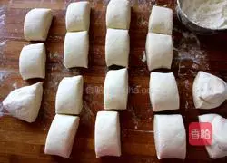 Illustration of how to make white flour steamed buns 3