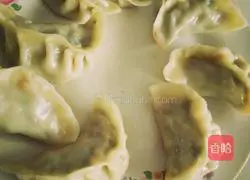 Illustration of how to make leek and pork dumplings 6