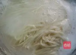 Illustration of how to make homemade minced pork noodles 4