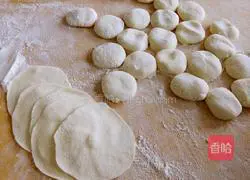 Illustration of how to make beef and radish stuffed dumplings 8