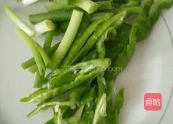 Illustration of how to make fried noodles with cabbage and eggs 1