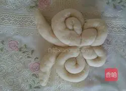 Illustration of how to make butterfly steamed buns 17