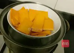 Illustration of how to make banana steamed buns (simulation version) 1