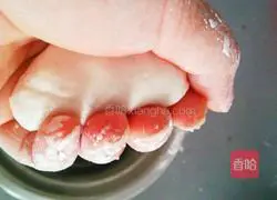 Illustration of how to make sesame pancakes with red bean filling 6