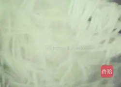 Illustration of how to make diced chicken noodles 3