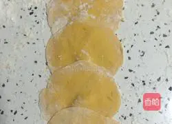 Illustration of how to make pumpkin rose steamed buns 10