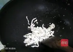 Illustration of how to make shredded chicken and vegetable nutritious noodles 3