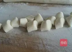 Illustration of how to make celery stuffed dumplings 15