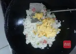 Illustration of how to make egg fried rice 4