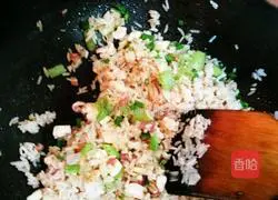 Illustration of how to make fried rice with lemon juice 6