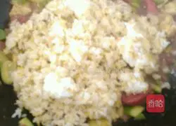 Illustration of how to make fruit and vegetable fried rice 7