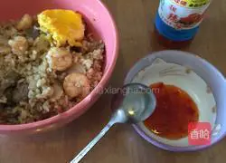 Illustration of how to make shrimp and beef fried rice 8