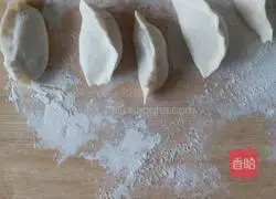 Illustration of how to make celery stuffed dumplings 10