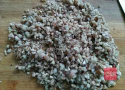 Illustration of how to make mushroom and chicken dumplings 3