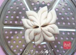Illustration of how to make blooming chrysanthemum steamed buns 7