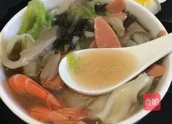 Illustration of how to make three fresh wontons 7