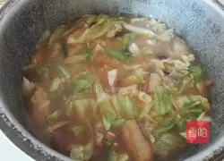 Illustration of how to make cabbage braised rice (voltage cooker version) 15