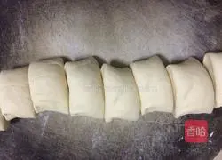 Illustration of how to make little mouse sweet steamed buns 13