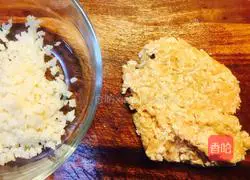 Illustration of how to make steamed water chestnut chicken cake 5