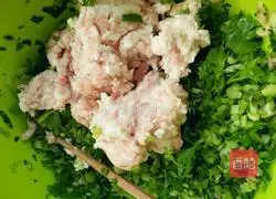 Illustration of how to make celery meat dumplings 2