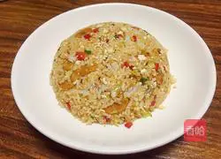 Illustration of how to make salty yellow fried rice 7