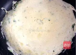 Illustration of how to make green onion soft pancake 4