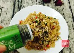 Illustration of how to make seaweed powder, pine nuts and eel fried rice 11