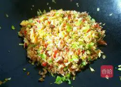 Illustration of how to make cabbage and bacon fried rice 12