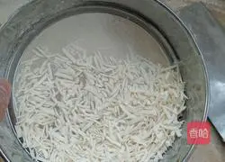 Illustration of how to make baby complementary food noodles 6