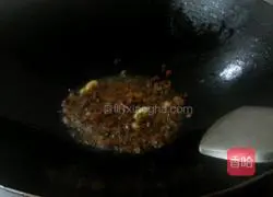 Illustration of how to make fried rice with beans and bacon 8